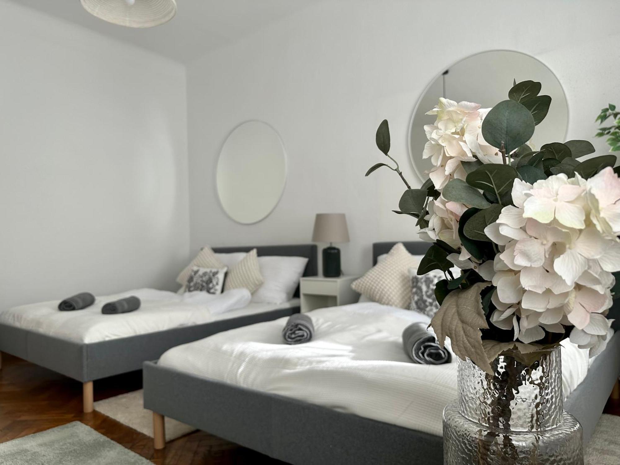 Spacious Apartment, 3 Min To U1 Reumannplatz Wien Exteriör bild